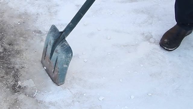 Сравнение противогололедного реагента и соли - что лучше? смотреть онлайн