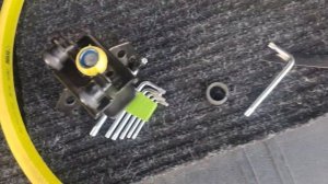 Citroen berlingo B 9 замена  среднего ролика раздвижной двери с права. Цена вопроса 2 доллара