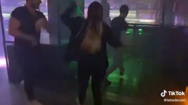 Если танцевать то только так! Класно танцуют в клубе смотреть онлайн