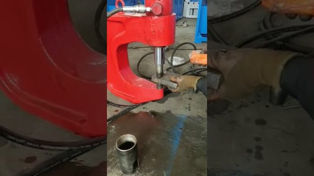 Станок для клепания грузовых рам автомобилей СКР-45 смотреть онлайн