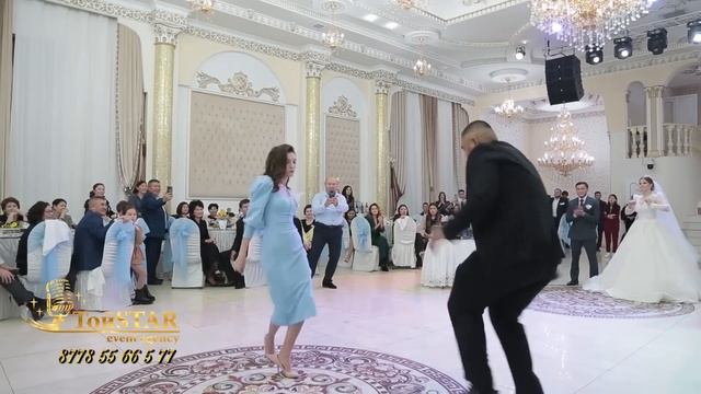 Томпақ жігіттің биі қатты кетті. Тамада Асхат Астана 8778 55 66 5 77 смотреть онлайн