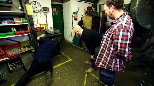 Drew Finds Some Fantastic Antiques At Stowfledge Engineering | Salvage Hunters смотреть онлайн