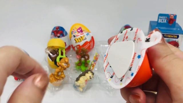 Микс сюрпризов. Киндеры 2003 года и современные