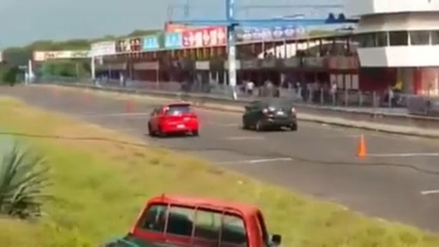 Honda Fit vs Toyota Yaris смотреть онлайн