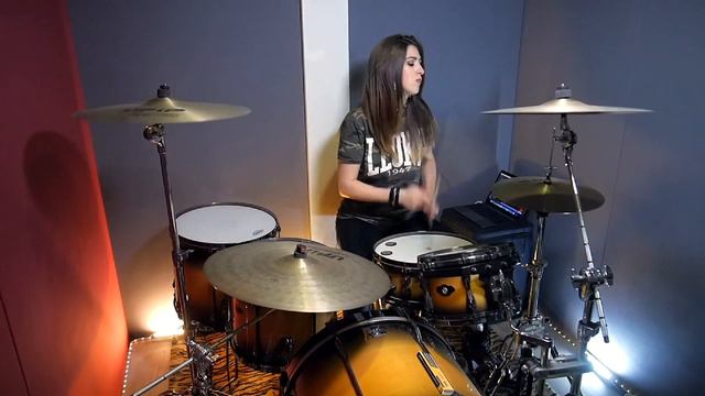 AC/DC - Shoot to Thrill (Drum cover by Elisa Fortunato) смотреть онлайн