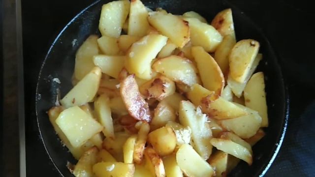 Картофель по деревенски. Вот так готовили картофель наши бабушки в деревнях и сёлах. смотреть онлайн