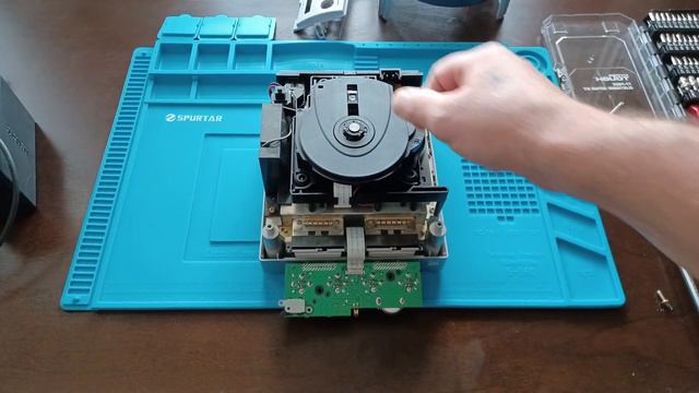 Nintendo GameCube and Wavebird needs a cleaning. Simple cover removal for cleaning. смотреть онлайн