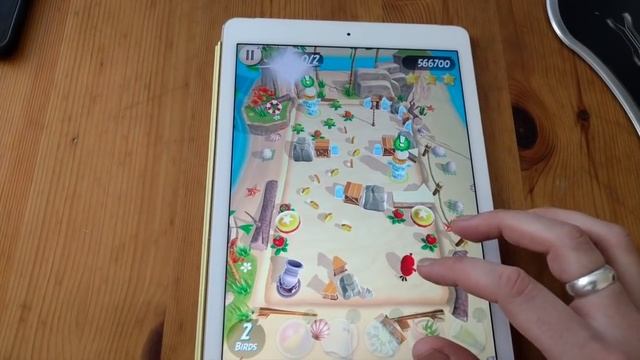 Hands on with Angry Birds Action! game: will your kids love it? смотреть онлайн