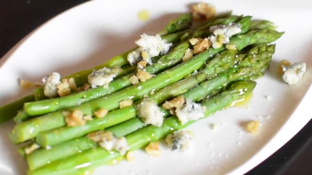 Asparagus with Roquefort & Walnuts by KitchAnnette смотреть онлайн