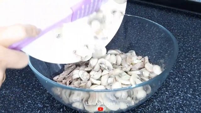 Салат с маринованными шампиньонами, говядиной и огурцами смотреть онлайн