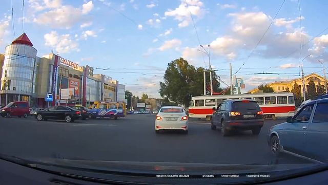 Двухкамерный видеорегистратор Street Storm CVR-A7620S-G - дневная съёмка, передняя камера смотреть онлайн