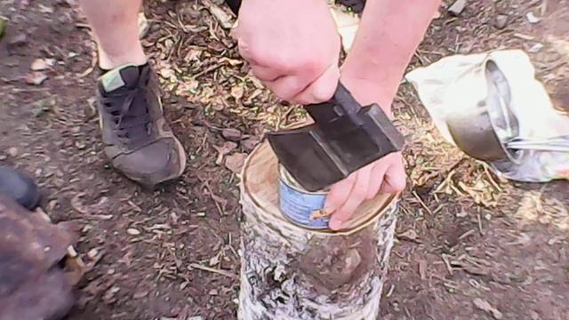 Как открыть консервы топором