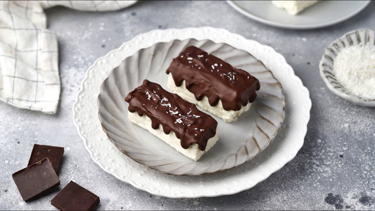 ДОМАШНИЕ ТВОРОЖНЫЕ СЫРКИ С КОКОСОМ И ШОКОЛАДОМ смотреть онлайн