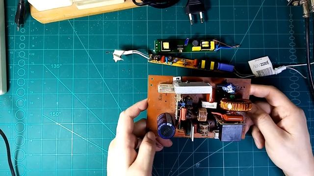 ОСВЕЩЕНИЕ В ГАРАЖЕ. Покупка неисправных LED панелей. Самодельный драйвер. Ремонт светильников. смотреть онлайн