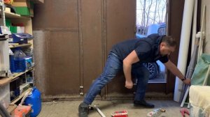 Упор для ворот своими руками / КАК СДЕЛАТЬ фиксатор ворот БЕЗ СВАРКИ!!!