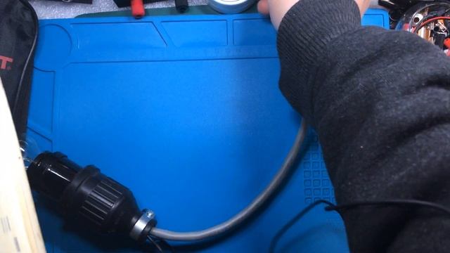 (Wall Scanner) Uni-t ut387B escaneados de metal, madera y cables con voltaje AC. смотреть онлайн