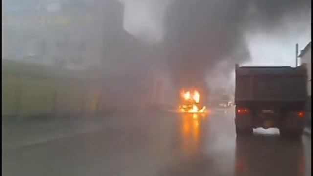 Газель загорелась на ул. Федосеенко смотреть онлайн