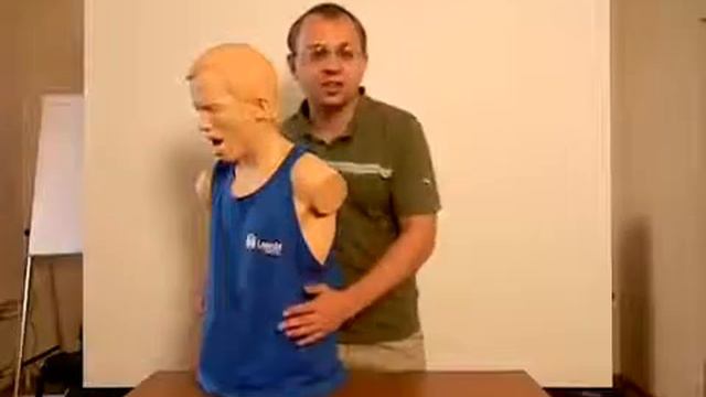 Что делать если человек подавился. Прием Геймлиха смотреть онлайн