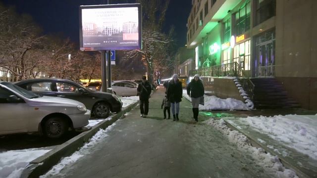 Christmas fairy lights, Christmas trees, New Year walk in Almaty, Kazakhstan (Новый год в Алматы) 4 смотреть онлайн