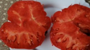 Сорта томатов в разрезе :Бычья Сумка Ребекки Себастьян, Сердце Пустыни, Античное сердце Акви Терме.