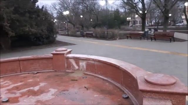 Птицы не поют, Октябрьская площадь Таганрога, ремонт и фонтан