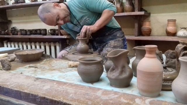 Гончарная мастерская. Гончар. Работа гончара. Дудутки, Беларусь. смотреть онлайн