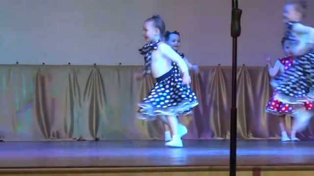 Танцы. Маленькие стиляги смотреть онлайн