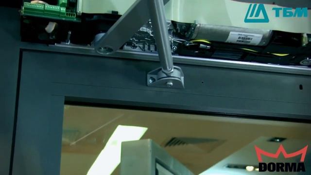 Монтаж автоматического привода DORMA ED100 на распашную дверь смотреть онлайн