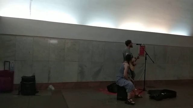 Москва 268 внутри перехода около станции метро Новослободская летом днем в Москве смотреть онлайн