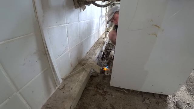 РЕМОНТ В ГОСТИНОЙ ПРОДОЛЖАЕТСЯ/ПОКОС ТРАВЫ /СНИМАЕМ КОТЕЛ. смотреть онлайн