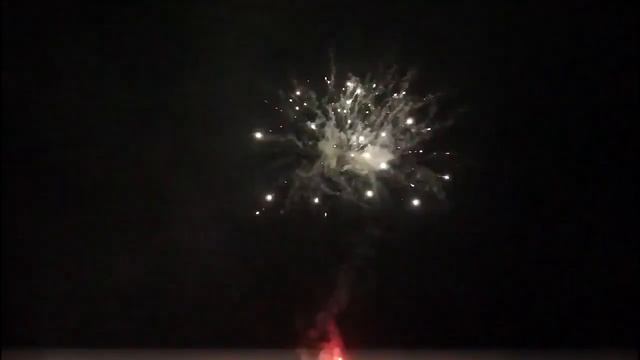 Фейерверк салют FP B106 фаворит Волшебный Ключ 16 залпов х 0,8 калибр смотреть онлайн