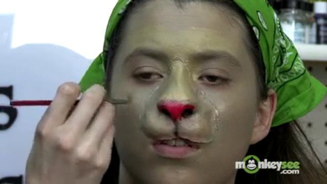 Costume Makeup - Adding Highlight смотреть онлайн