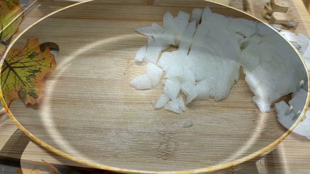 ВКУСНЕЙШЕЕ БЛЮДО ЖАРЕНЫХ ЗОНТИКОВ, НАПОМИНАЮЩЕЕ КУРИНОЕ МЯСО! Рецепты из Удмуртии смотреть онлайн