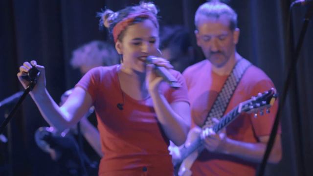 Siempre- Valen Funky en vivo смотреть онлайн