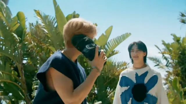 НОВАЯ ПЕСНЯ И КЛИП Stray Kids, заходи на канал JYP и сразу его увидишь. Интересно когда она выйдет? смотреть онлайн