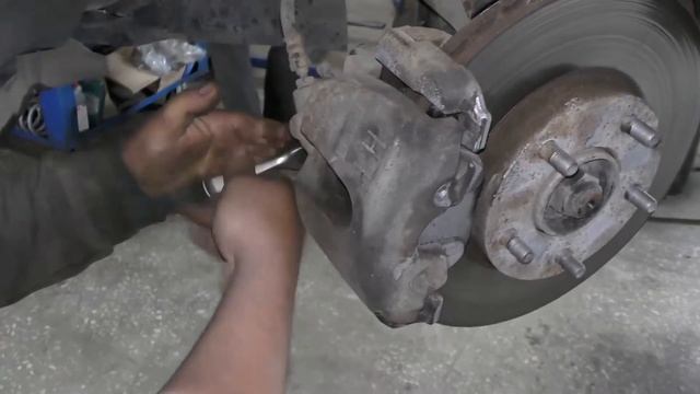 Мазда 3, замена тормозных колодок!!! смотреть онлайн