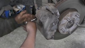 Мазда 3, замена тормозных колодок!!!