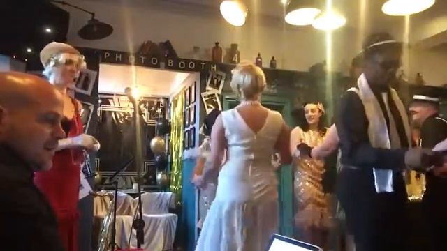 Trio (singer, piano, clarinet) perform "Charleston" and "Black Bottom" for a '20s dance class. смотреть онлайн