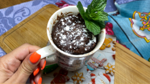 Кекс в кружке. Шоколадный кекс в микроволновке.