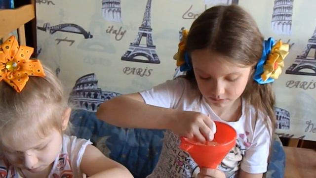 ЧЕМ ЗАНЯТЬ РЕБЕНКА!Вика и Злата делают Капитошку:) смотреть онлайн