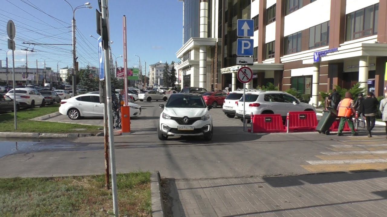 Воронеж, 20-летия Октября, 90А. Не пропустил спецсвязь на тротуар и ценой свободы добился порядка смотреть онлайн