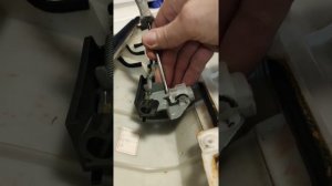 Как снять трос замка двери Honda Civic 4D (снятие карты двери)