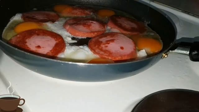 Яичница с колбасой цыганка готовит. Gipsy cuisine. смотреть онлайн