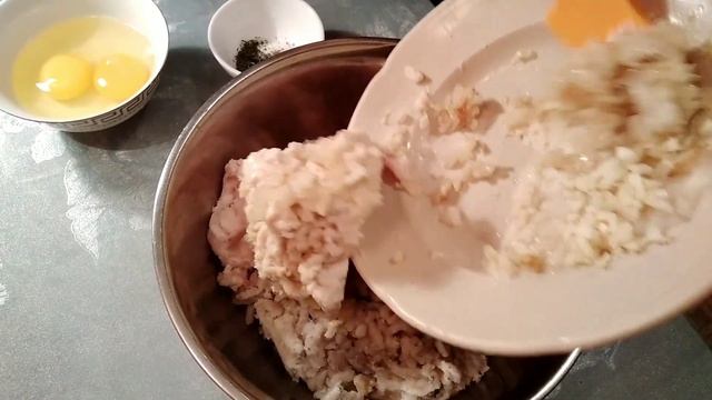 БИТОЧКИ И КОТЛЕТЫ ИЗ СОМА И СУДАКА,НЕЖНЫЕ. смотреть онлайн