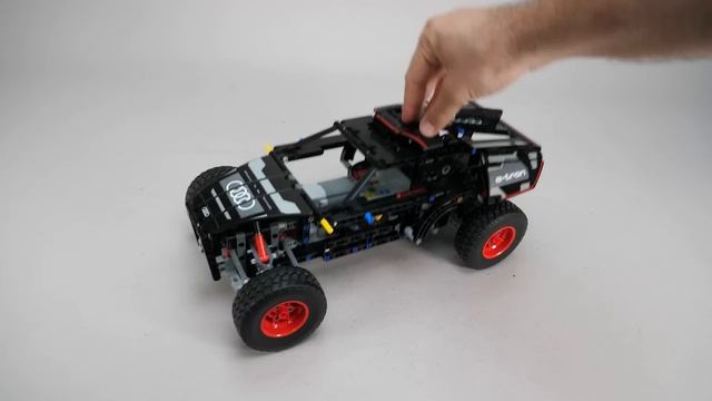 LEGO Technic 42160 Audi RS Q e-tron detailed building review смотреть онлайн