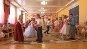 Танец с подушками на выпускной _Баю-баюшки_.mp4