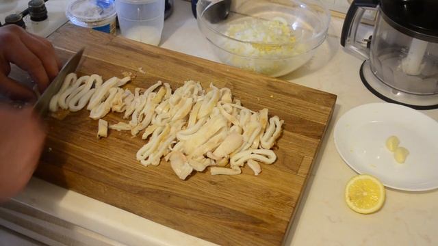 Интересный вариант салата с кальмаром) смотреть онлайн