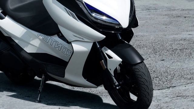 Zontes ZT 500, um novo concorrente de peso para a Yamaha TMax no mercado de maxiscooters. смотреть онлайн