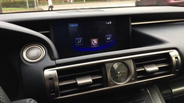 Глючит магнитола на Lexus IS250 2014.