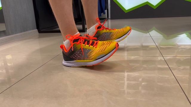 Бюджетные беговые кроссовки | обзор Kelme смотреть онлайн